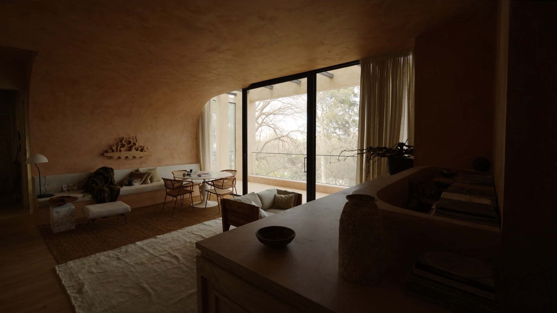 Appartement tons terre : recherche visuelle du studio SAA
