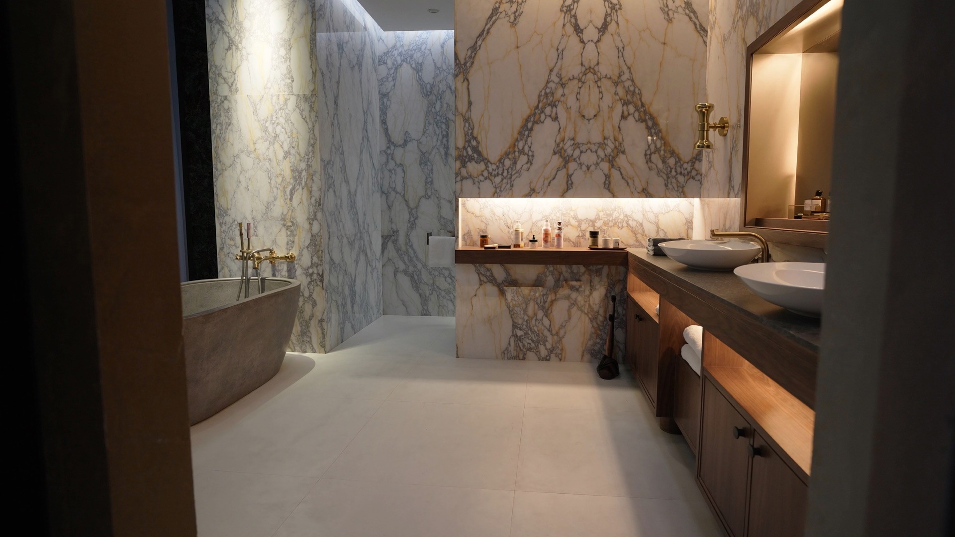 Salle de bain Calacatta : recherche visuelle du studio SAA