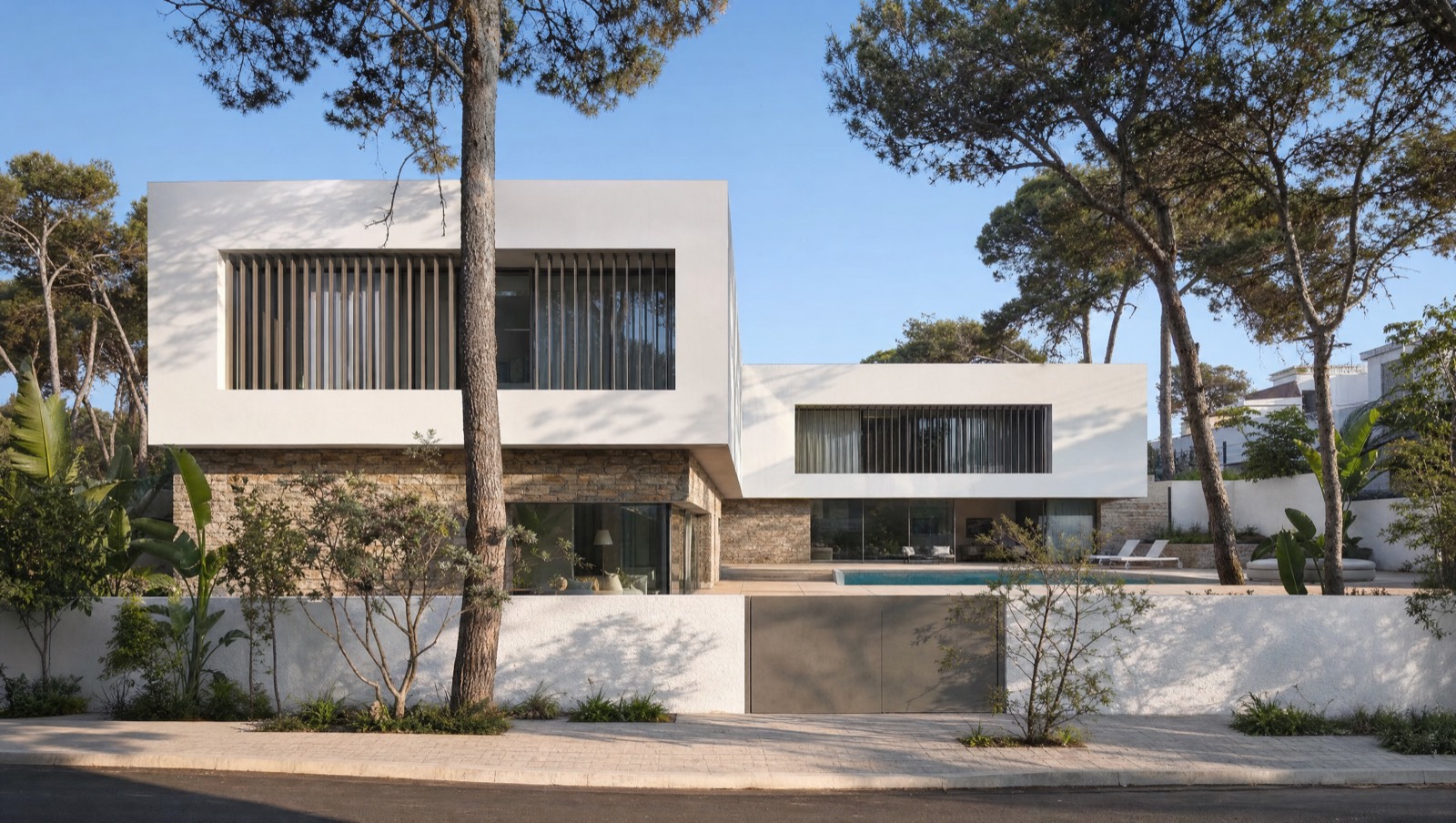 Villa contemporaine dans un quartier résidentiel de Mohammedia, jardin clos et pins